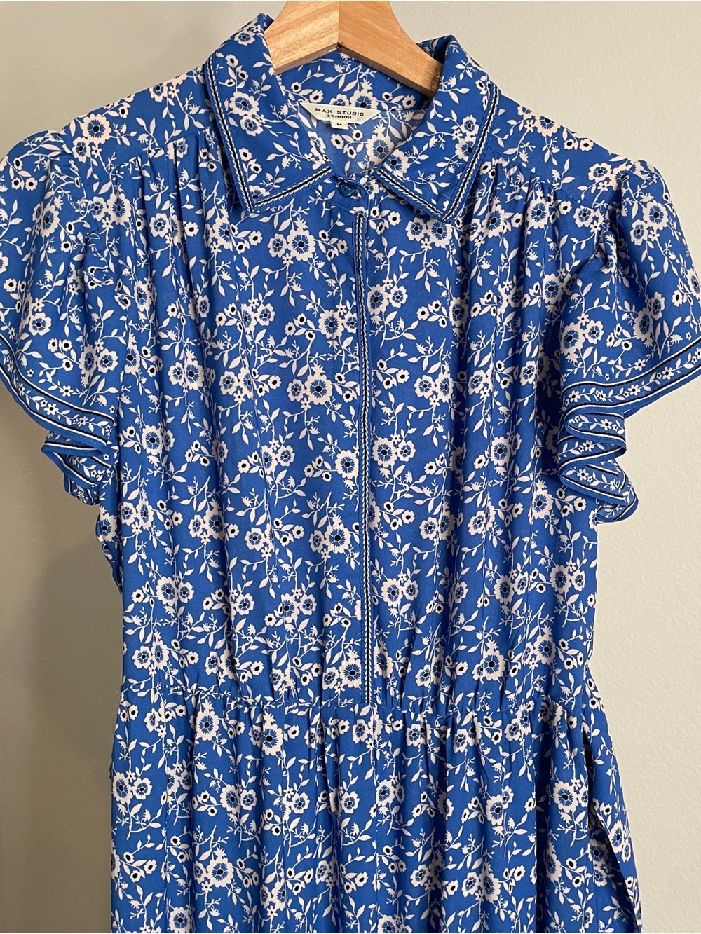 Max Studio London Blue and White Floral Button-Up Maxi Dress with Tie Waist - Picture 4 of 11
